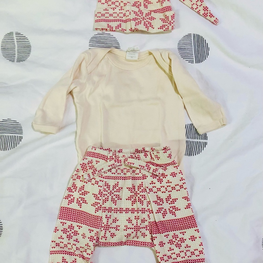 Kate Quinn Holiday Baby matching set
